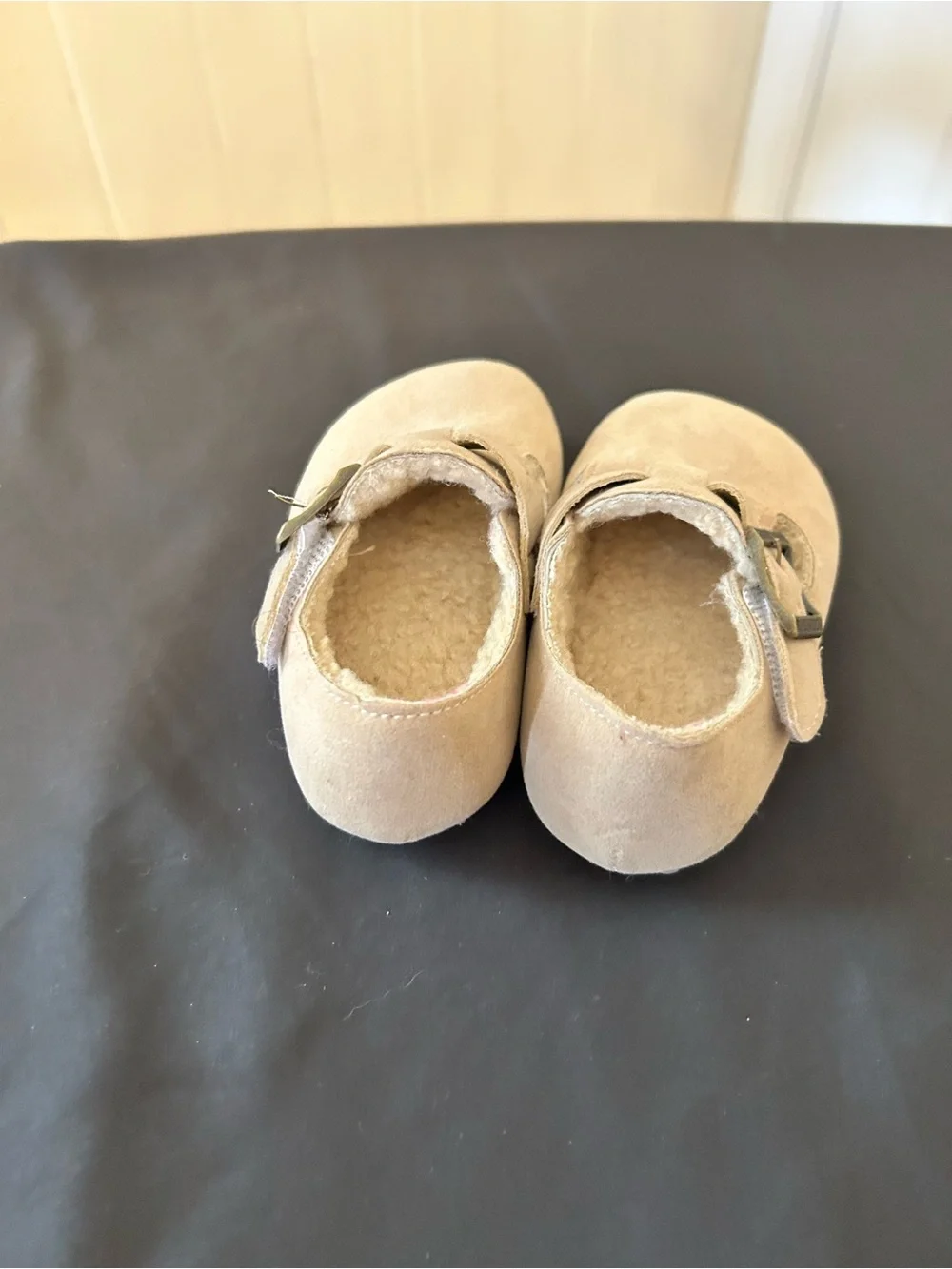 NWOT Ruizustock Children’s Suede Fleece-Lined Clogs/Beige Tan/Size 22/US 6T